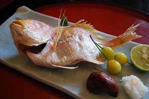 640px-Thai_grilling_fish_with_salt,Katori-city,Japan